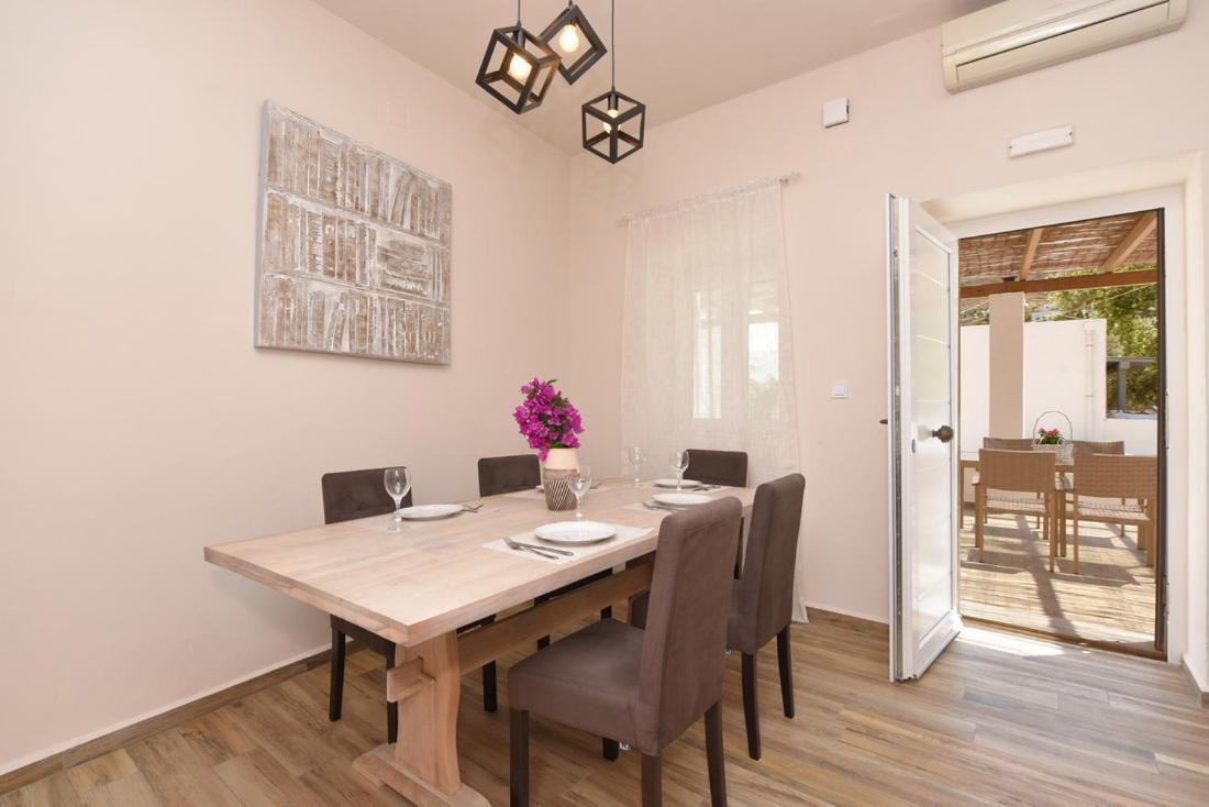 Pappou Villa Kini ภายนอก รูปภาพ
